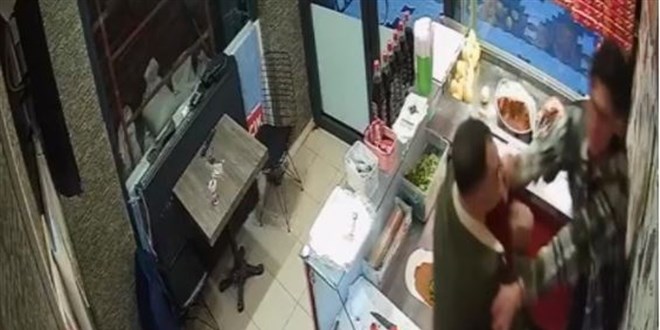 Çiğ köfte 'acılı' olduğu gerekçesiyle iş yeri çalışanını darbetti