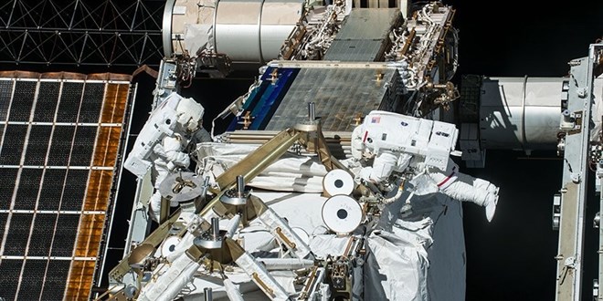 ISS'deki NASA astronotlar uzay yryne kt
