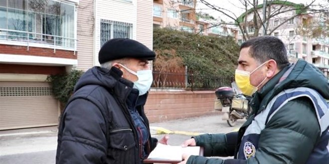 Laftan anlamayan vatandaş, polisi çileden çıkardı