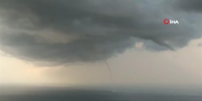 Hatay açıklarında oluşan hortumlar korkuttu