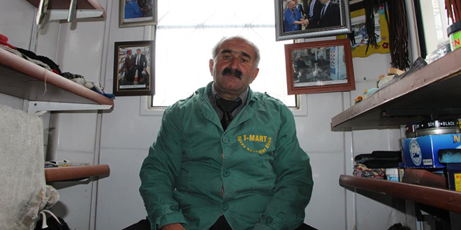 1 Mart onun günü, boyacılıkla kazandı, bir doktor ve bir öğretmen yetiştirdi