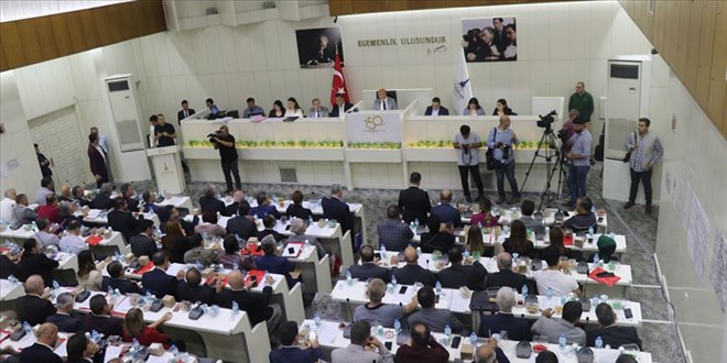 İzmir'de depreme karşı riskli yapılar için ilçe belediyelerine plan yapma yetkisi verildi