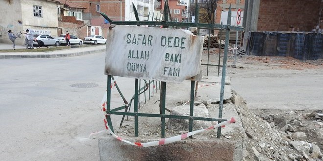 100 yıllık türbe boş çıktı