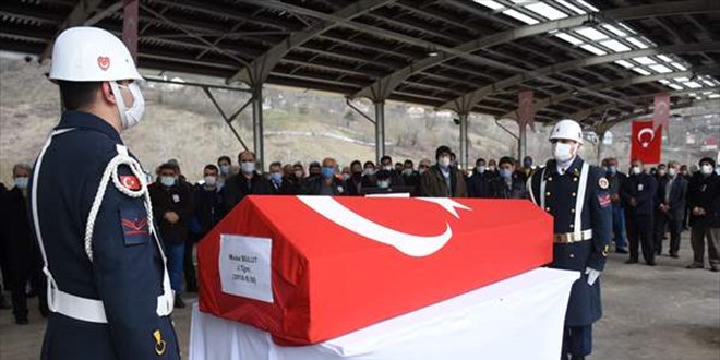 Batan teknede yaşamını yitiren İlçe Jandarma Komutanı son yolculuğa uğurlandı