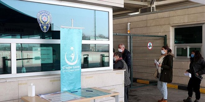 Yurt dışından gelenlere PCR testi zorunluluğu devam edecek