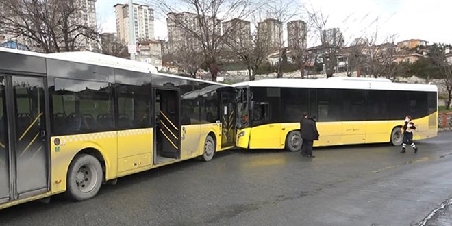 Başakşehir'de İETT otobüsleri kafa kafaya çarpıştı