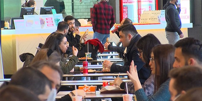 Restoranlar açıldı: AVM'lerin yemek katları doldu taştı