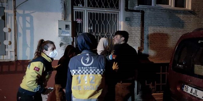 Bursa'da apartmanda çıkan yangında 8 kişi dumandan etkilendi