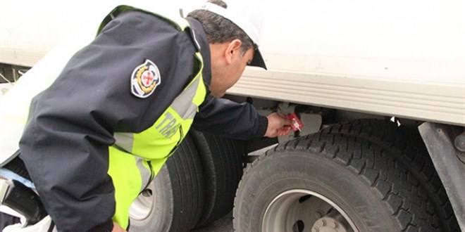Kış lastiği denetiminde 388 araca trafikten men cezası