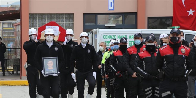 Polis memuru, silahının ateş alması sonucu yaşamını yitirdi