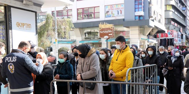 'Kırmızı' alarm veren ilde HES kodu uygulanan caddeye girme kuyrukları