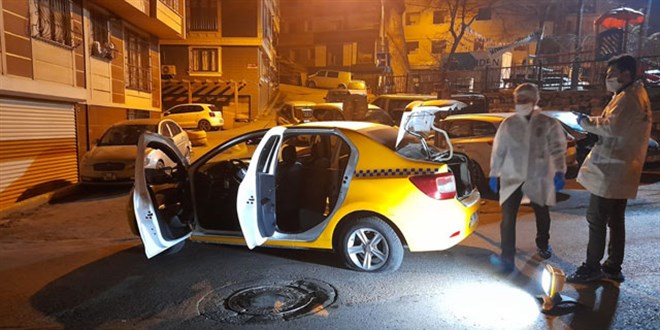 Denetime tak�lmak istemeyen 3 ��pheli, taksiciye silah dayay�p ka�t�