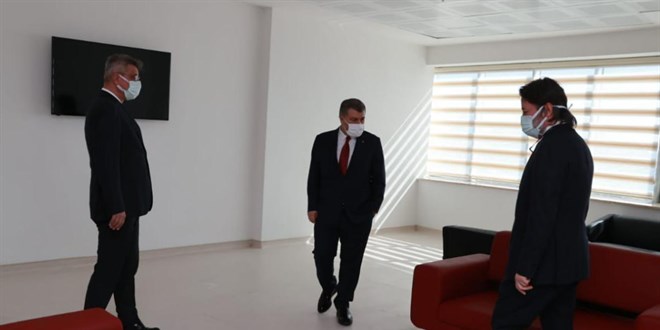 Bakan Koca, Seyrantepe Şehir Hastanesinde incelemelerde bulundu