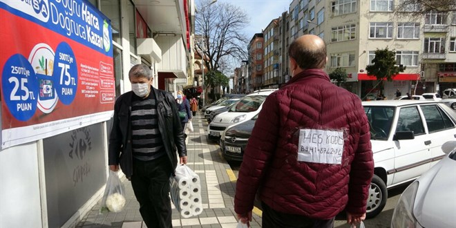 Sürekli unutmaktan bıkınca HES kodunu sırtına yapıştırdı