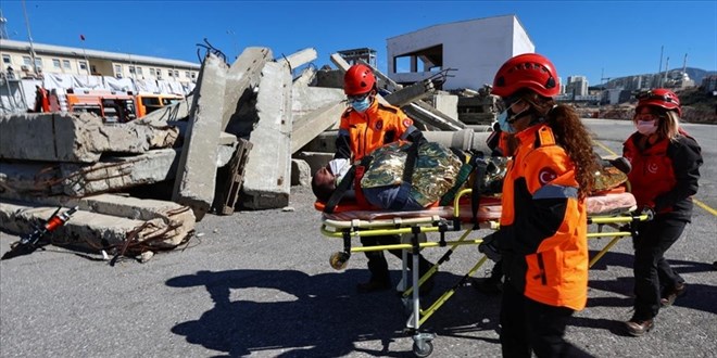 Hayat kurtaran kad�n itfaiyeciler her zaman g�reve haz�r