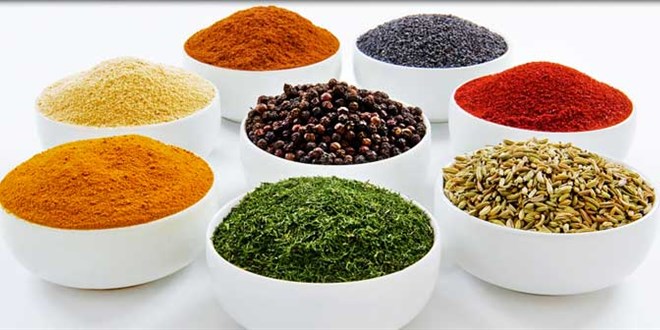 A��r� tuz t�ketiminin �nlenebilmesi i�in yemeklerde �e�itli baharatlar kullan�labilir