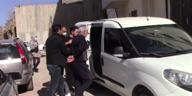 FETÖ firarisi, evindeki gizli bölmede yakalandı
