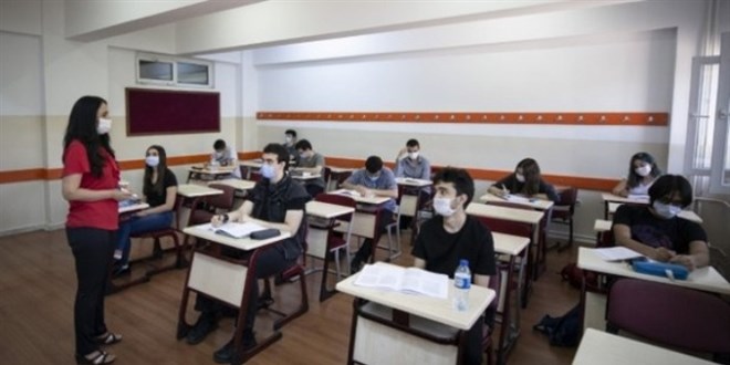 'Her yıl 40 bin kişi mezun oluyor, 15 bin kişi de emekli'