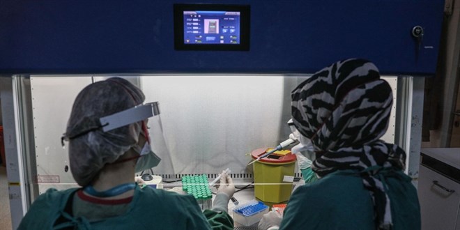 İstanbul'un en büyük korona laboratuvarı: Günde 10 bin test yapılıyor