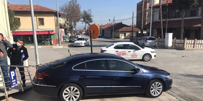 Belediye başkanının makam koltuğu ve aracı haczedildi