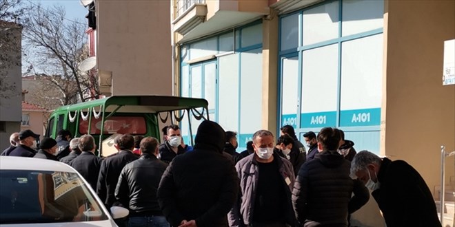 15 ya��ndaki lise ��rencisi yata��nda �l� bulundu