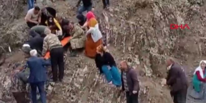 Batman'da öğrenci servisi devrildi: 2 ölü, 22 yaralı