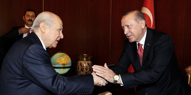 AK Parti, MHP kurultayına geniş heyetle katılacak