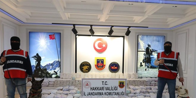 Hakkari'de 482 kilo eroin, 65 kilo metamfetamin ele geçirildi