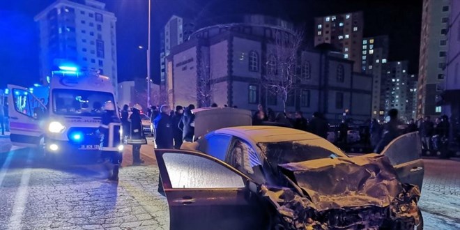 Sağlık çalışanı feci kazada hayatını kaybetti