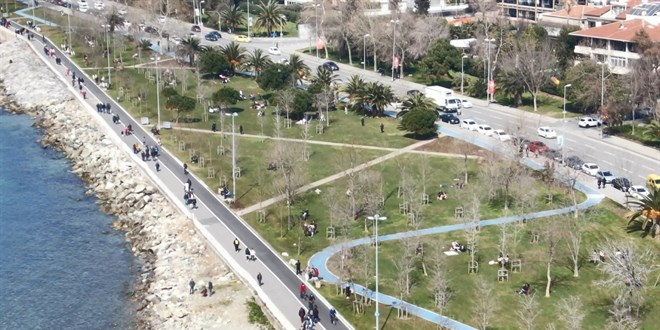 İstanbul'da kısıtlamasız cumartesi yoğunluğu! Akın ettiler