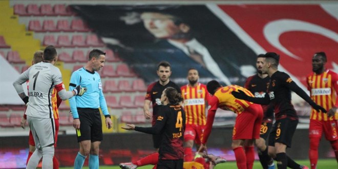 Galatasaray 2 maç sonra 3 puan aldı