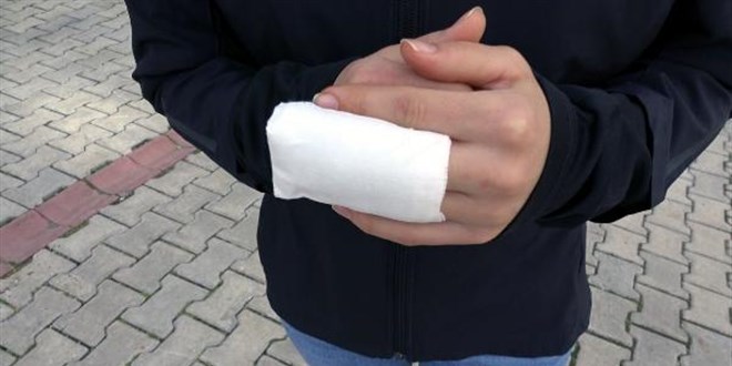 Parmakları ısırılan Acil Tıp Teknisyeni Büşranur: Ucuz atlattım