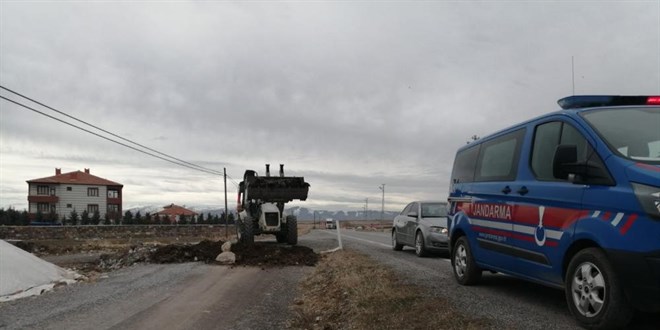 50 ki�inin testi pozitif ��kt�, mahalleye giri� - ��k��lar kapat�ld�