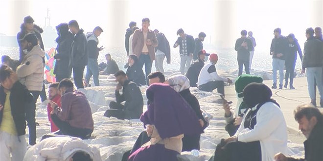Yenikapı Sahili kısıtlamaya rağmen doldu taştı