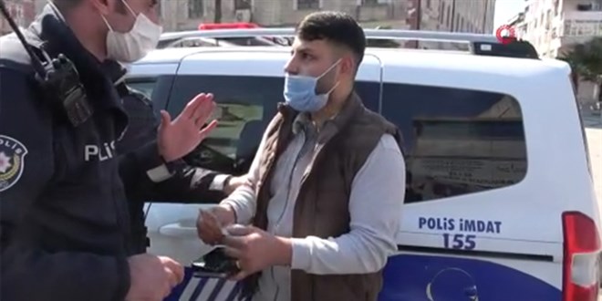 İstanbul'da ceza yiyen şahıs ile polis arasında gerginlik