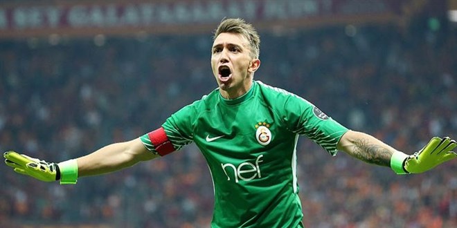 Muslera maaşında indirim yapıp 2024'e kadar Galatasaray'da kaldı