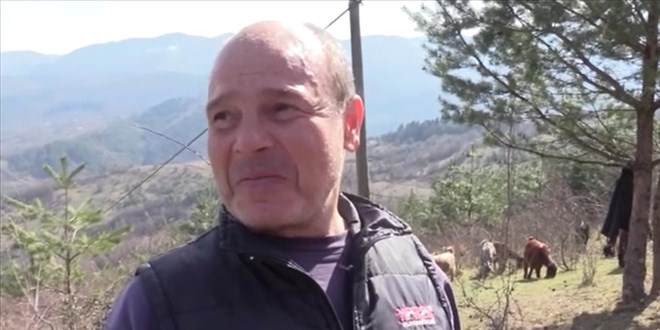 Kariyerini bırakıp köyüne dönüp, keçi yetiştiricisi oldu