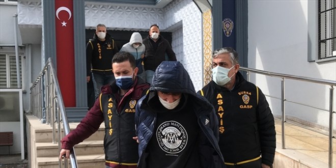 Bursa'da PTT şubesinden silahlı soygun yapan 2 şüpheli yakalandı