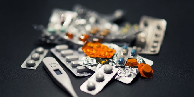 'Bilinçsiz antibiyotik kullanımı koronavirüsü ağırlaştırabilir'