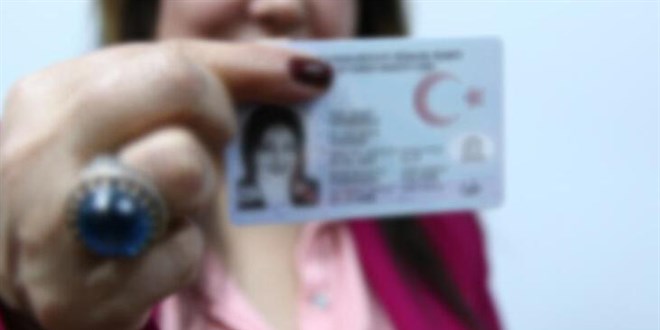 Mahkemeden dikkat çeken karar! Üvey babasının soyadını kullanacak