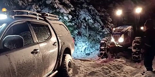 Düzce'de yaylada mahsur kalan 3 genç köylüler tarafından kurtarıldı