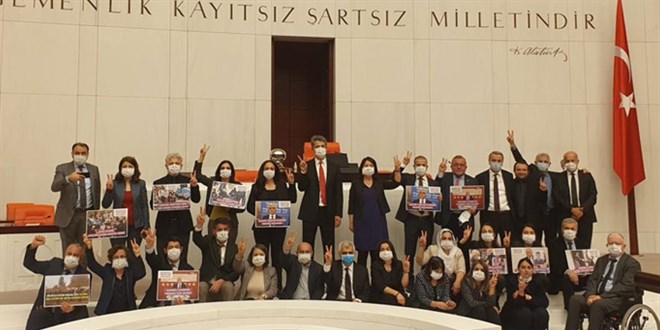 'Dağdaki teröristlerin attığı sloganları Meclis'te attılar'