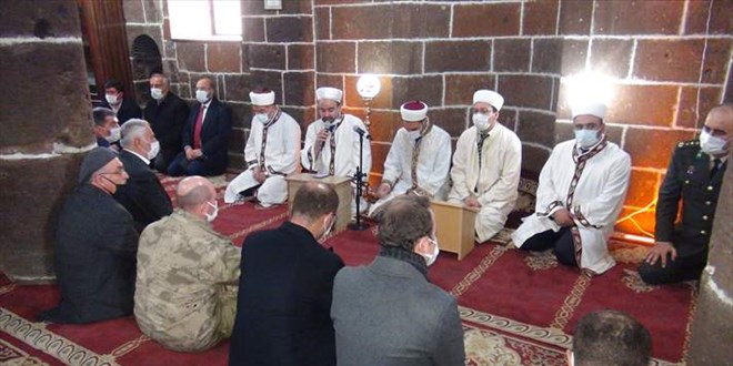 Bitlis'teki helikopter kazasında şehit olan askerler için mevlit okutuldu