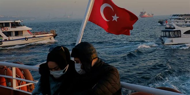 Prof. Ertuğrul: İki, üç maske takmanın büyük bir faydası yok