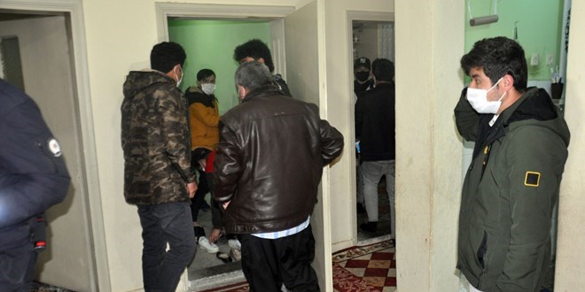 Turuncu kategorideki Karaman'da taziye evinden 61 ki�i ��kt�