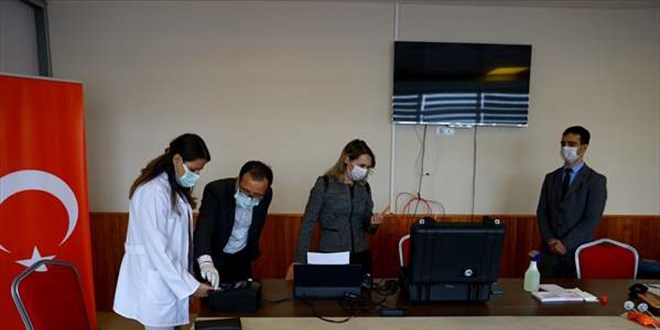 Nüfus idaresinden vefa örneği: Sağlıkçıların kimlikleri hastanede değiştirildi