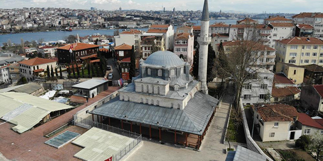 Kazasker İvaz Efendi Camii farklılıklarıyla dikkat çekiyor