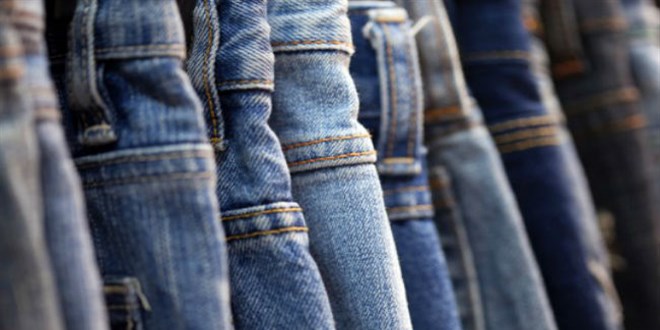 Bir kot pantolon üretmek için 10 bin litre su harcanıyor