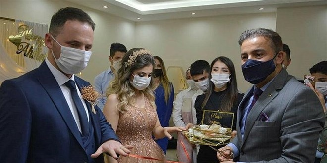Devlet büyüttü okuttu gelin etti