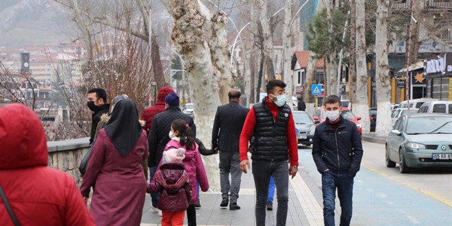 Doğum günü yapan aileden 13 kişi koronaya yakalandı